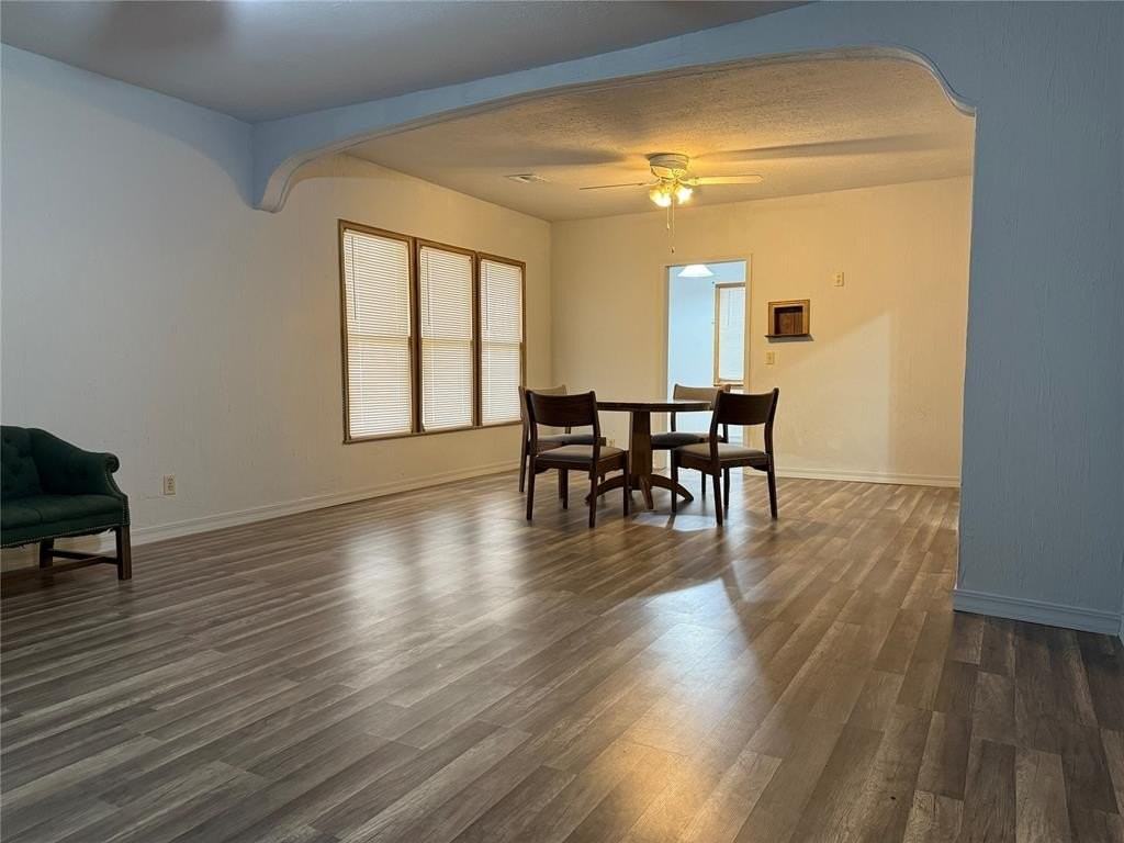 1013 W 3rd St - Photo 4 of 18