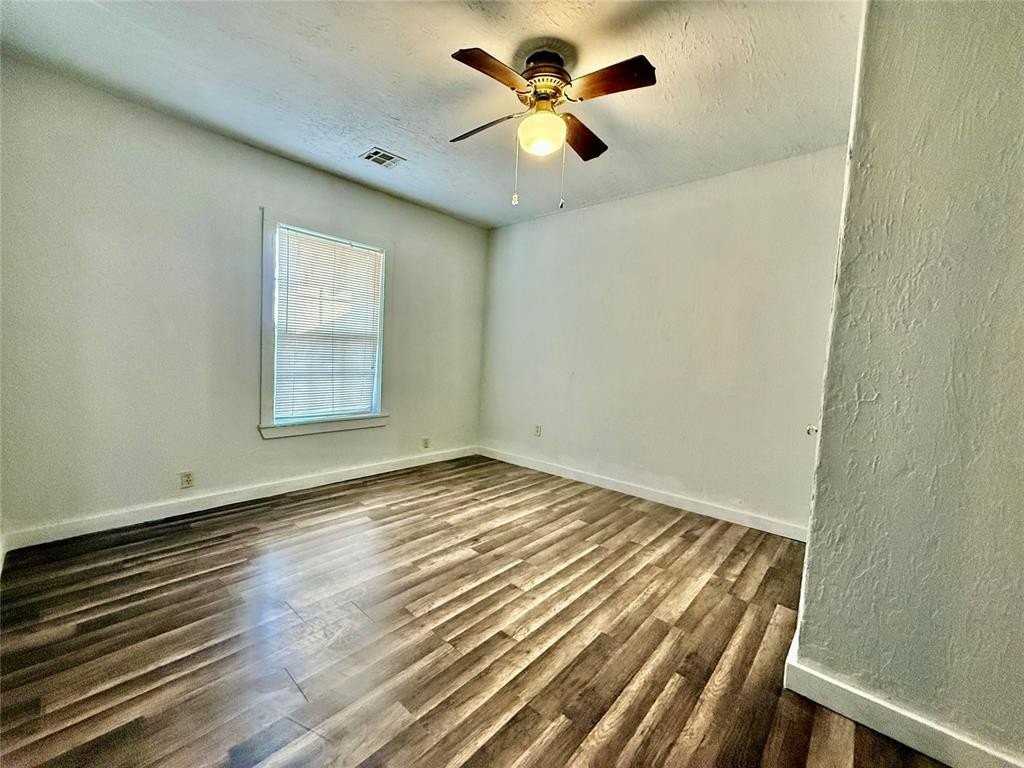 1013 W 3rd St - Photo 6 of 18