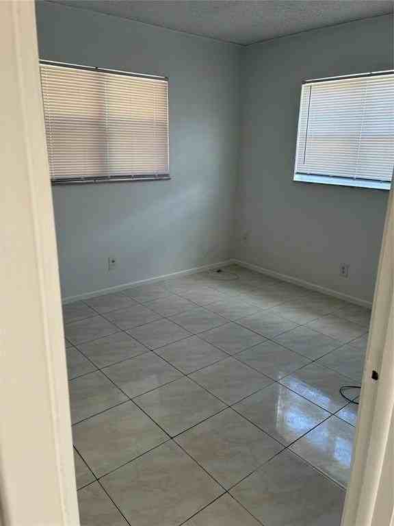 231 Nw 20th St - Photo 5 of 18