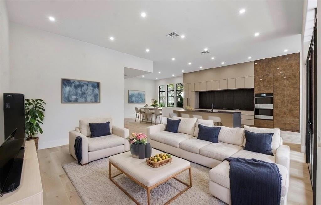 7247 Wisteria Ave - Photo 2 of 22