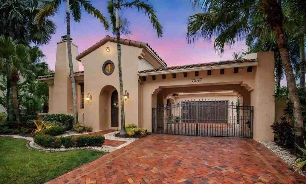 7247 Wisteria Ave - Photo 4 of 22