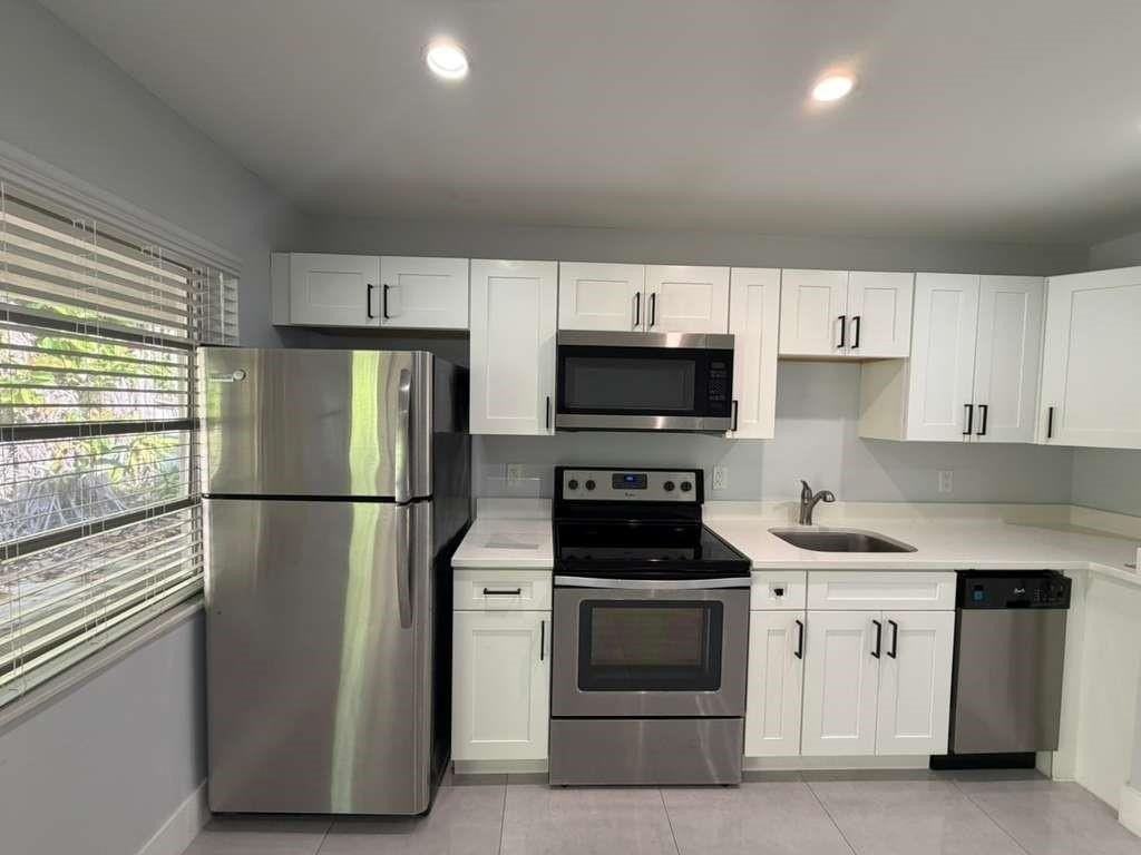 820 N Victoria Park Rd #3 - Photo 4 of 18