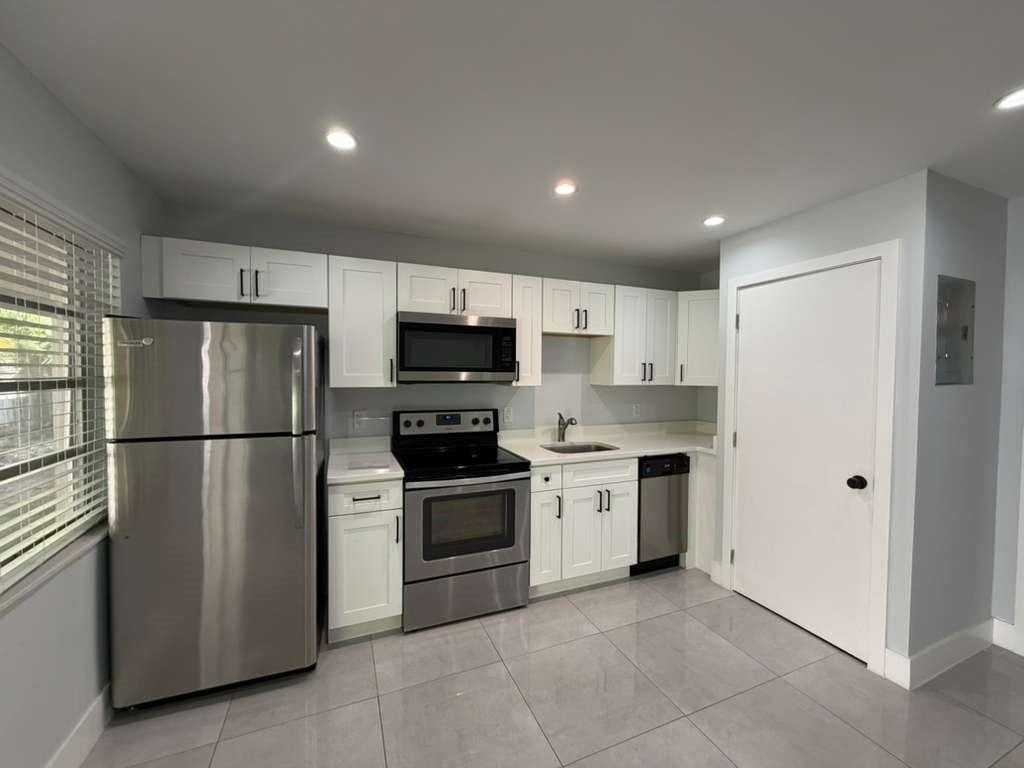 820 N Victoria Park Rd #3 - Photo 5 of 18