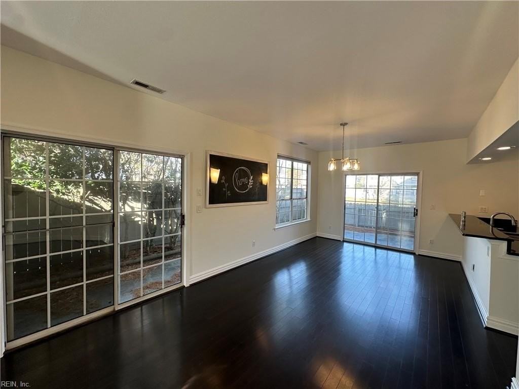 528 Furman Ct - Photo 5 of 25