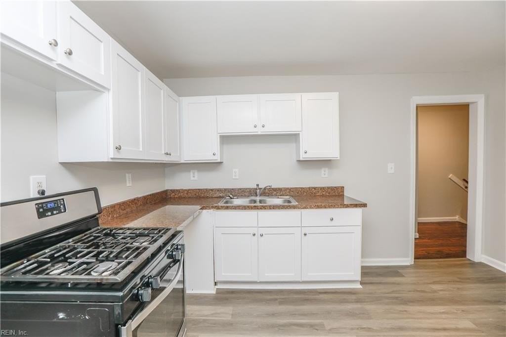 424 W 30th St #B - Photo 7 of 23