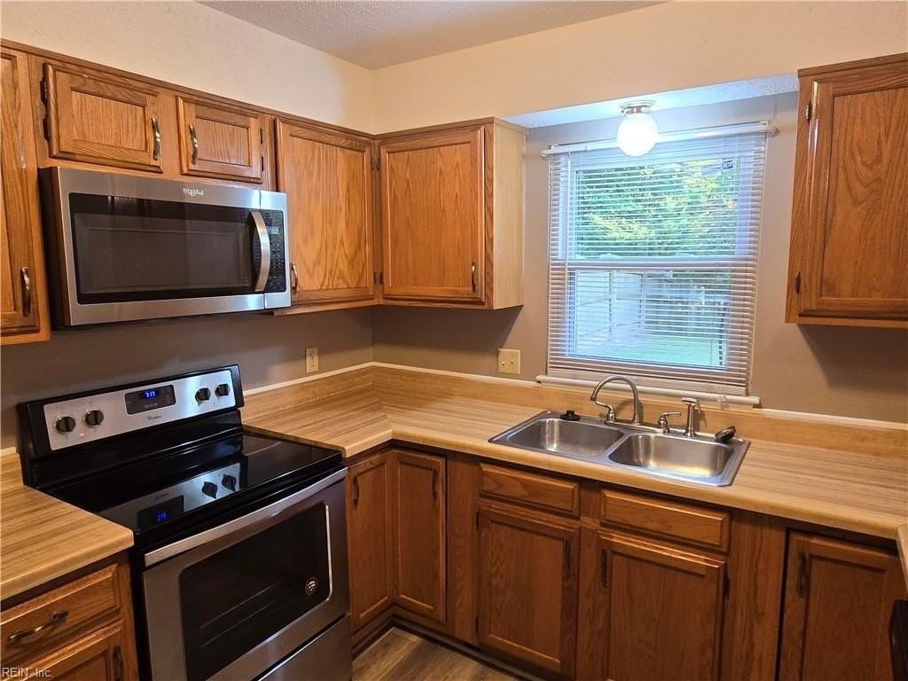 1061 Gauguin Dr - Photo 2 of 48