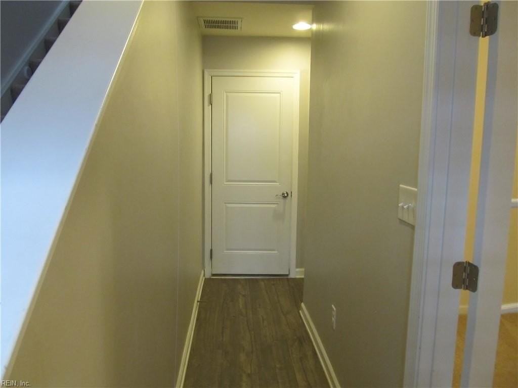 502 Sloane St - Photo 4 of 42