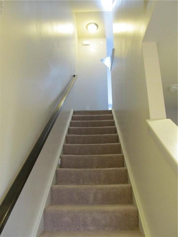 502 Sloane St - Photo 5 of 42