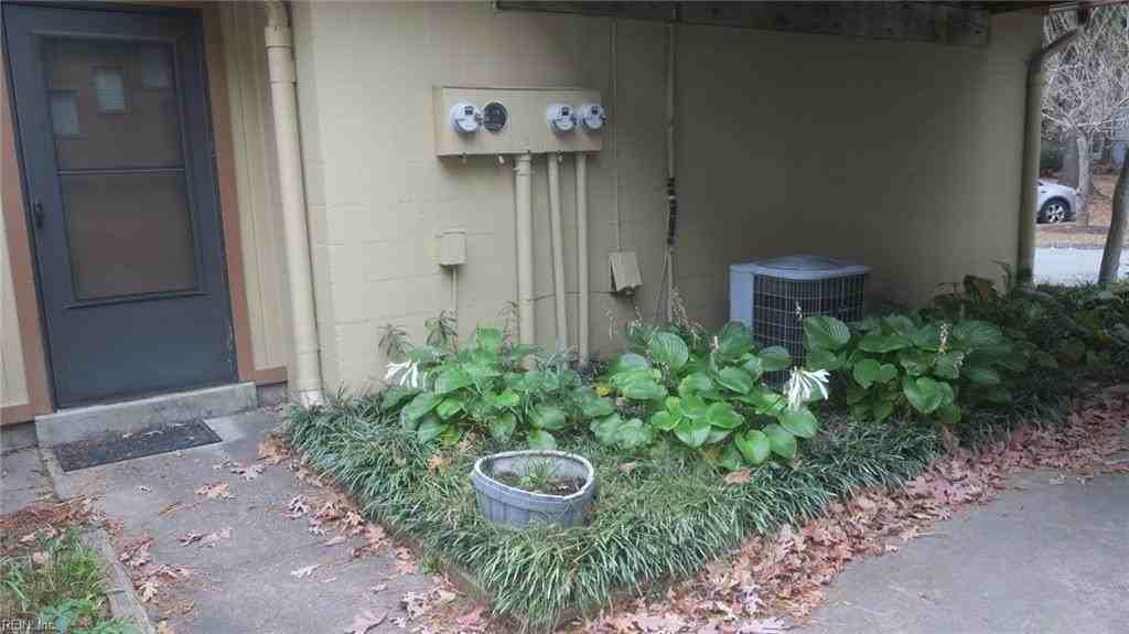 1671 Monterry Pl - Photo 3 of 36