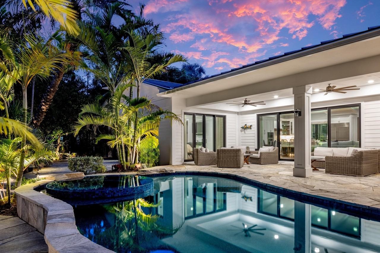 940 Greenbriar Dr - Photo 5 of 50