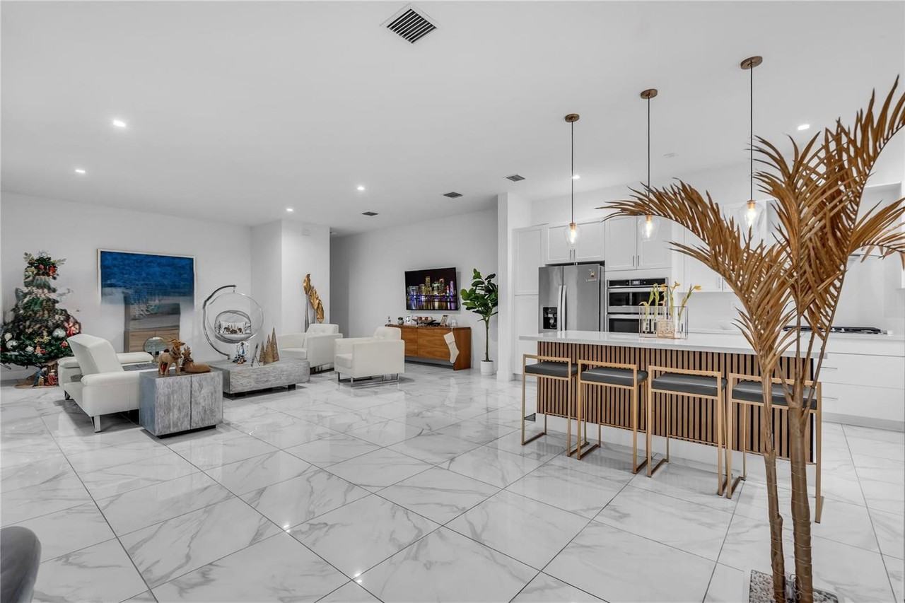 4363 Nw 81st Ave - Photo 2 of 8