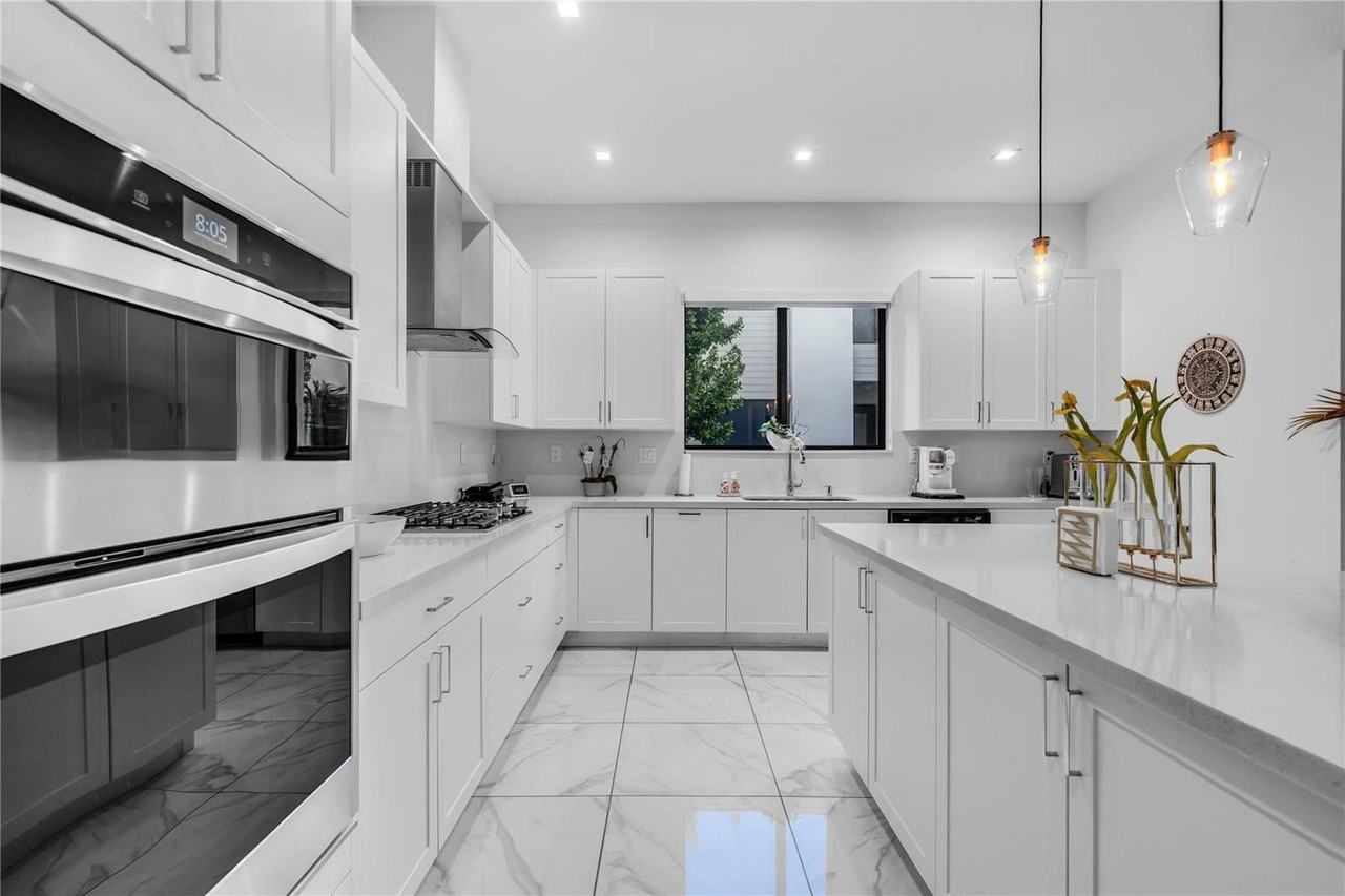 4363 Nw 81st Ave - Photo 7 of 8