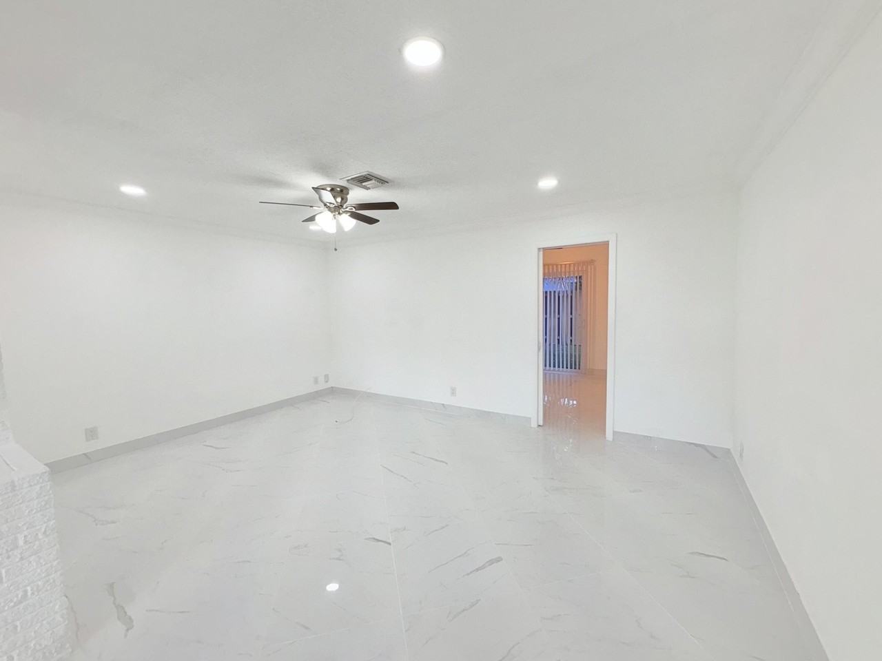 3490 Sw 19th St - Photo 6 of 29