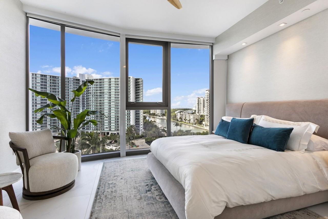 15701 Collins Ave #701 - Photo 6 of 11