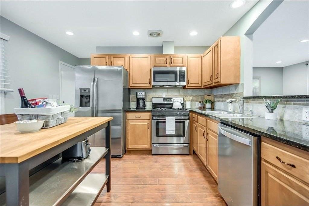 17520 11th Ave N - Photo 4 of 38