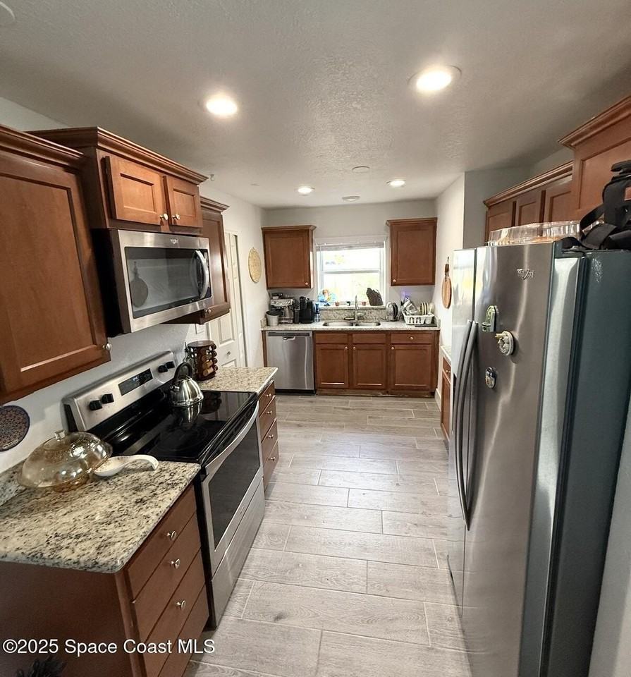 1185 King St - Photo 4 of 11