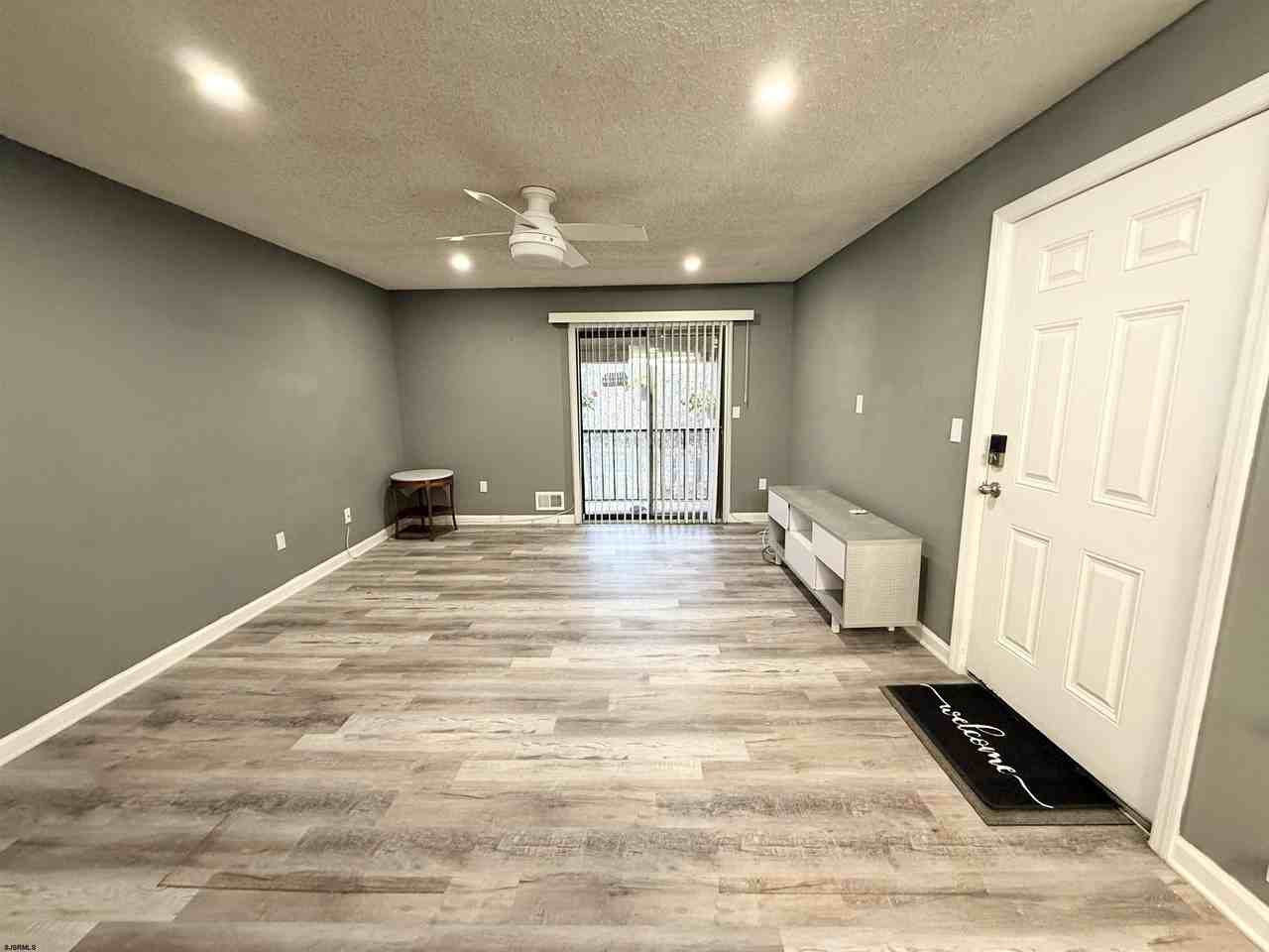 12 Colonial Ct - Photo 3 of 13