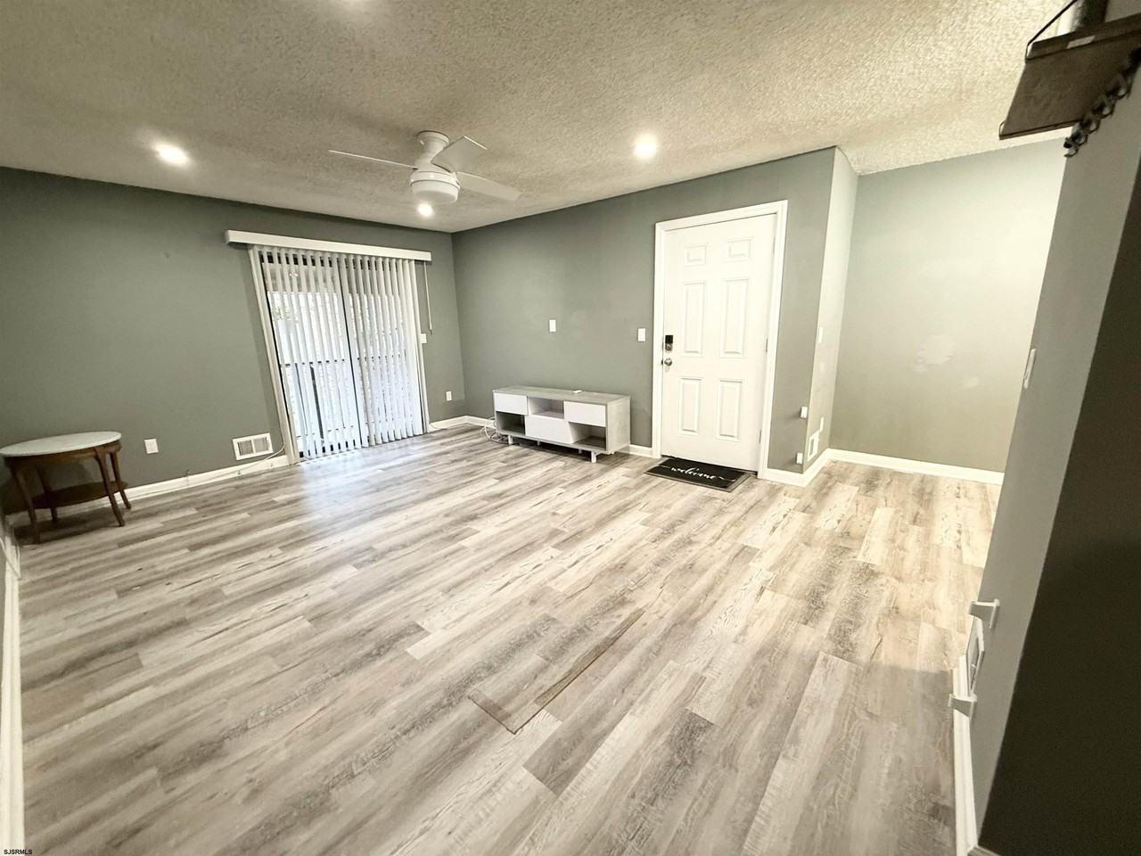 12 Colonial Ct - Photo 4 of 13