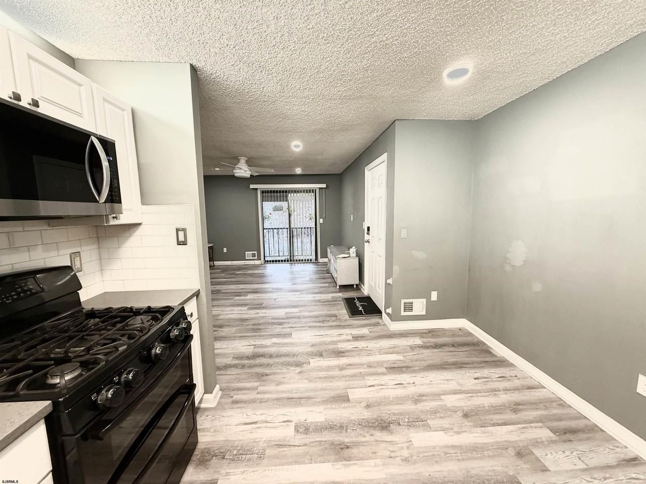 12 Colonial Ct - Photo 6 of 13