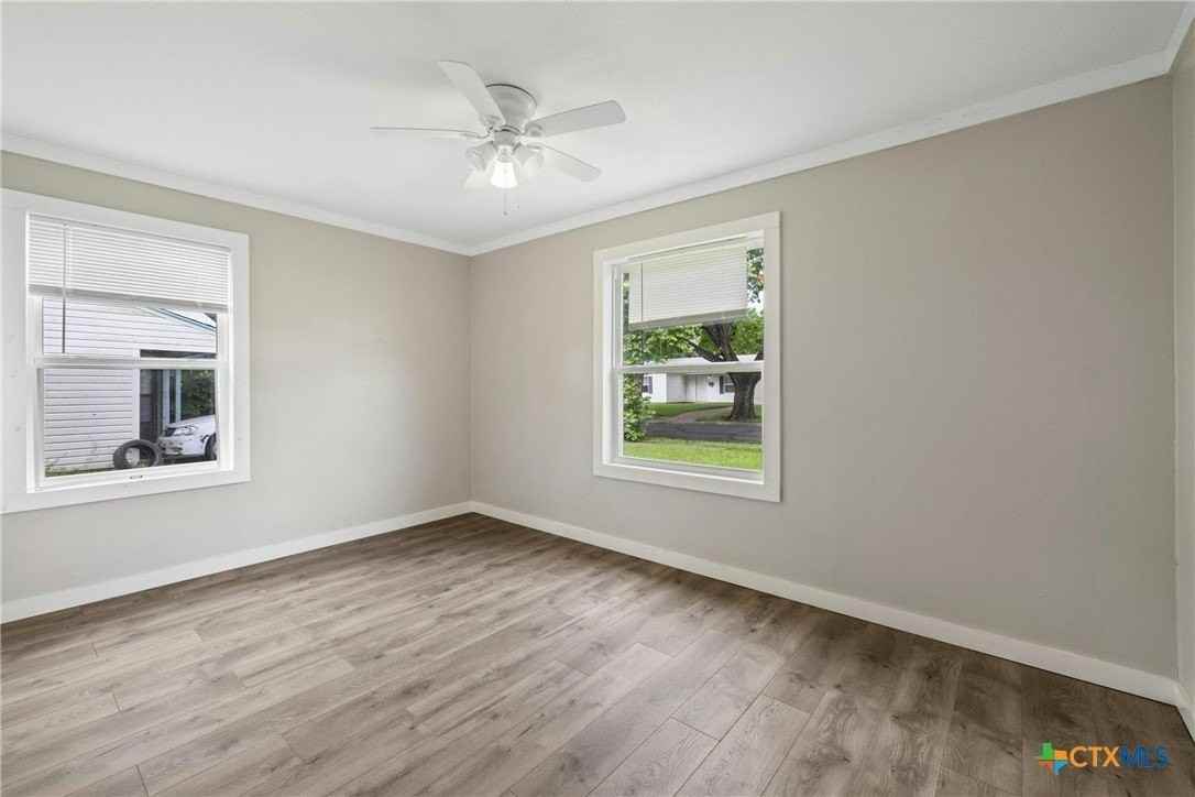 810 Crockett Dr - Photo 6 of 11