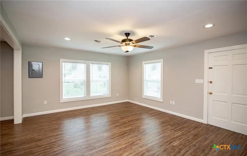 2003 Woodlawn Street unit: Front - Photo 2 of 22