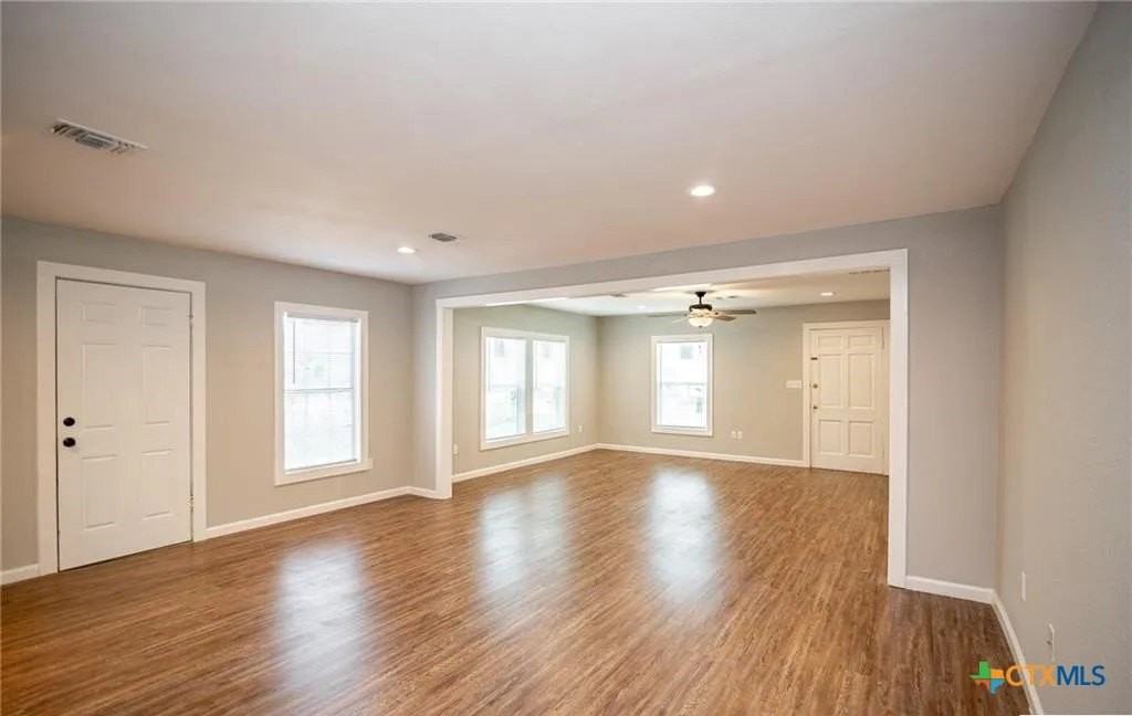 2003 Woodlawn Street unit: Front - Photo 3 of 22