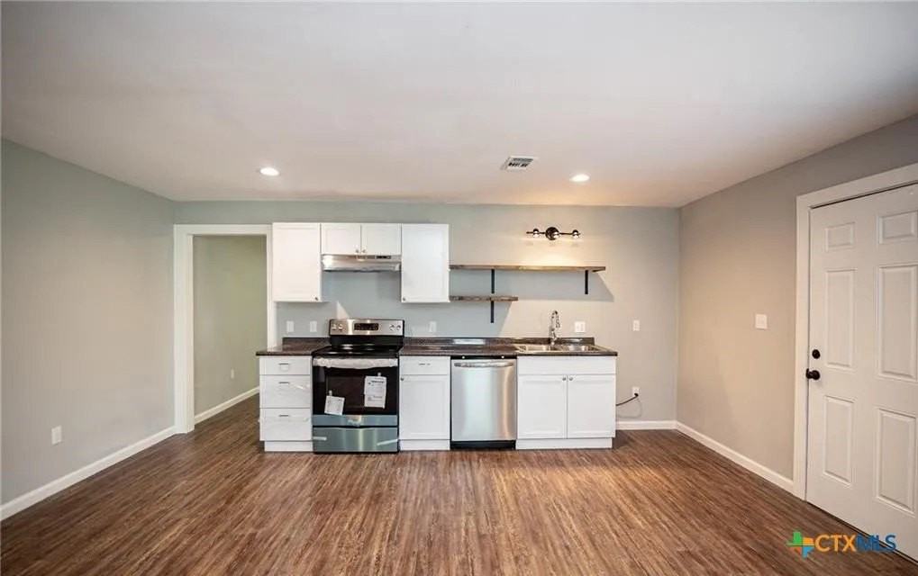 2003 Woodlawn Street unit: Front - Photo 5 of 22