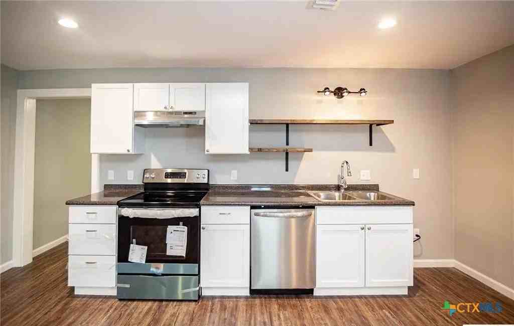 2003 Woodlawn Street unit: Front - Photo 6 of 22