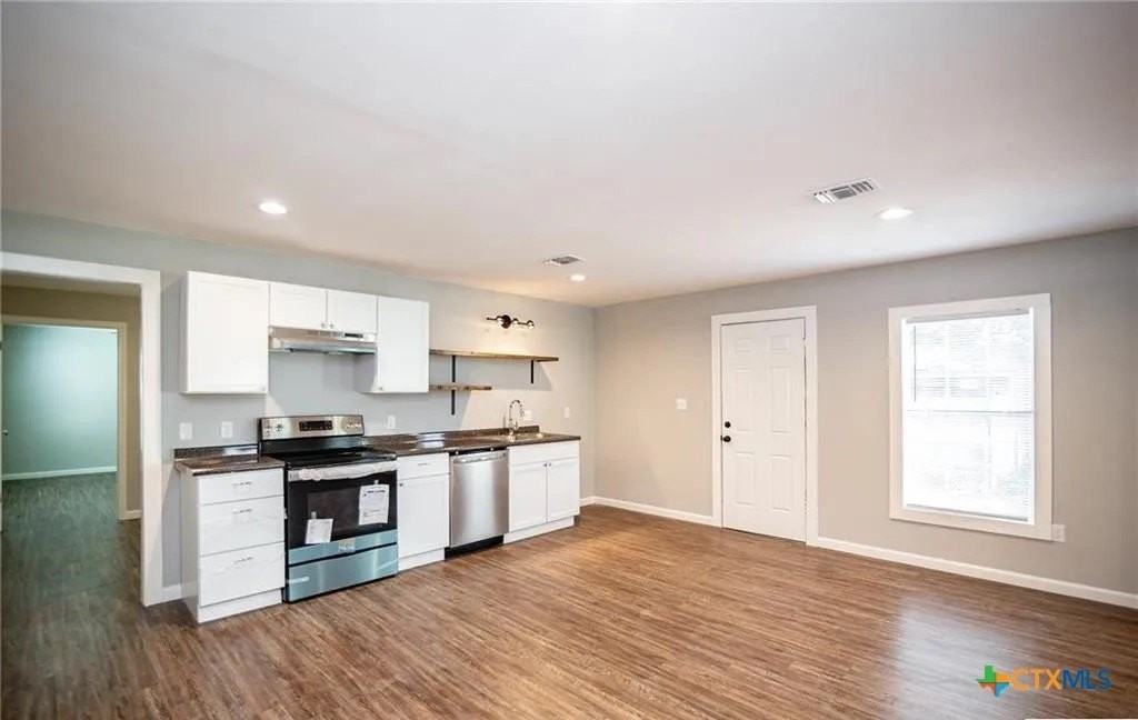 2003 Woodlawn Street unit: Front - Photo 7 of 22