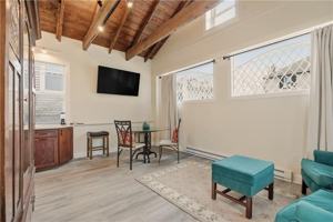 featured image of 98 Kay Street Carraige House