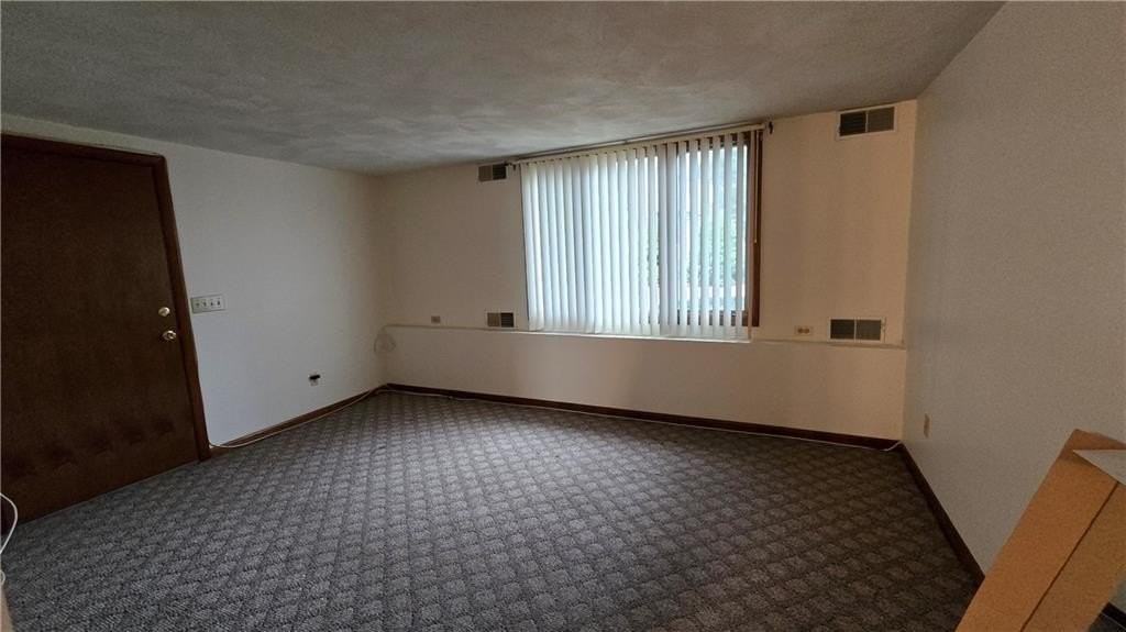 25 Greene Ave - Photo 3 of 6