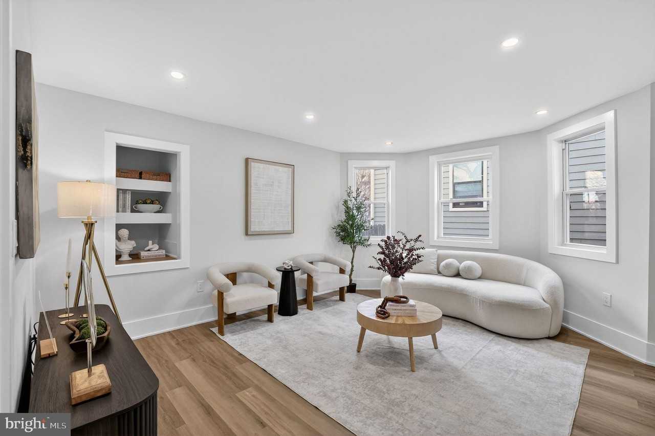 907 Lawrence St Ne - Photo 2 of 31