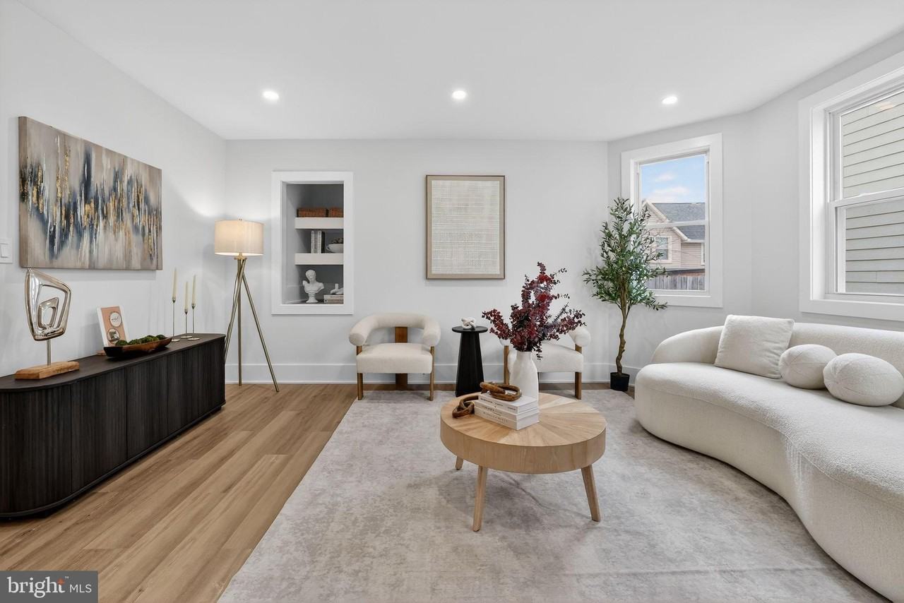 907 Lawrence St Ne - Photo 3 of 31