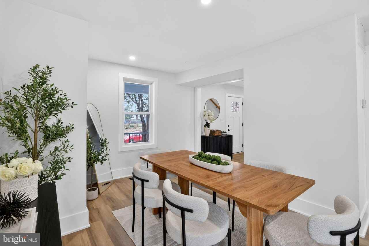 907 Lawrence St Ne - Photo 7 of 31