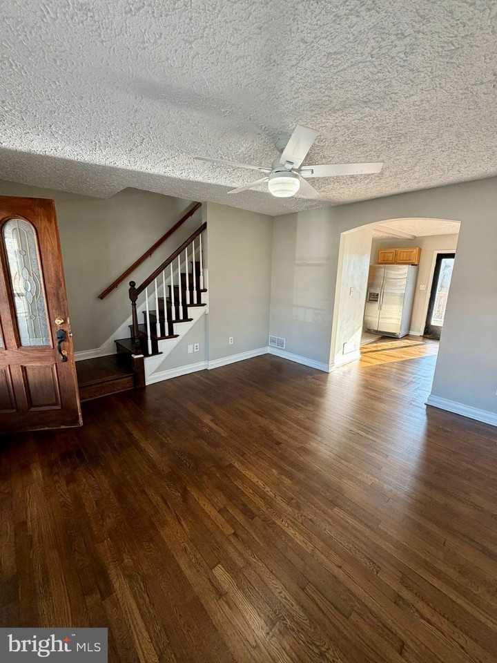 3413 Wallford Dr - Photo 4 of 20