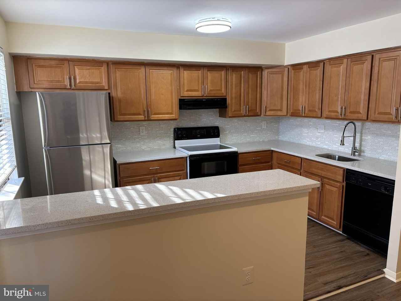 17 Kimball Ridge Ct - Photo 3 of 11