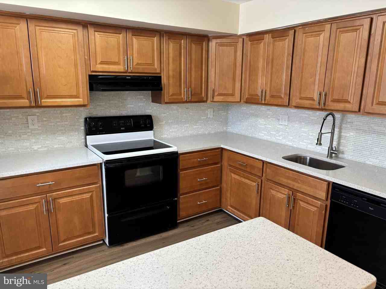 17 Kimball Ridge Ct - Photo 4 of 11