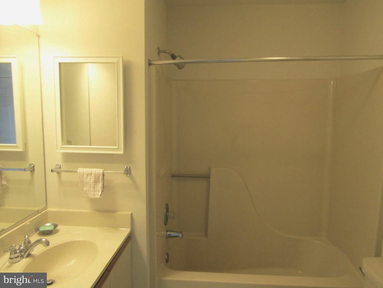 421 Concord St Apt D - Photo 5 of 50