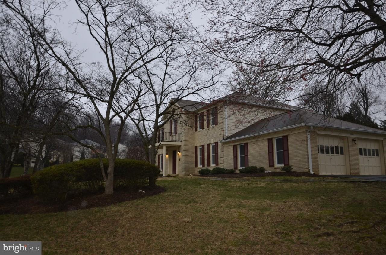 2301 Holly Spring Dr - Photo 2 of 30