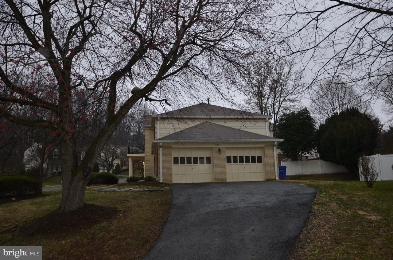 2301 Holly Spring Dr - Photo 3 of 30