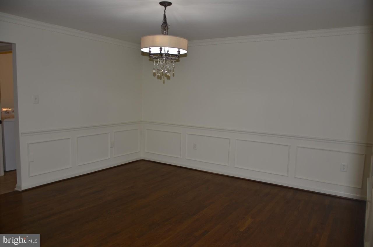 2301 Holly Spring Dr - Photo 5 of 30