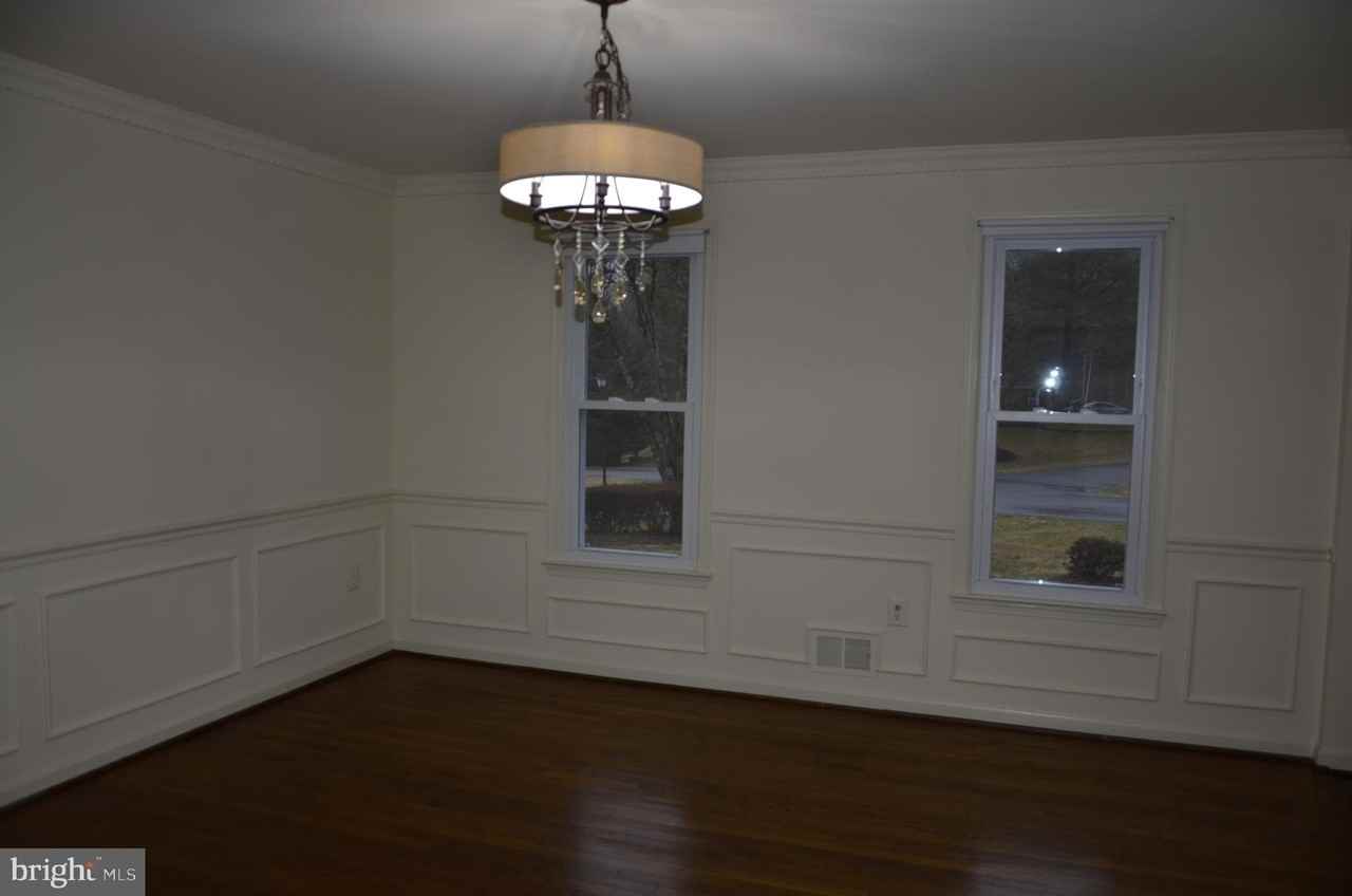 2301 Holly Spring Dr - Photo 6 of 30