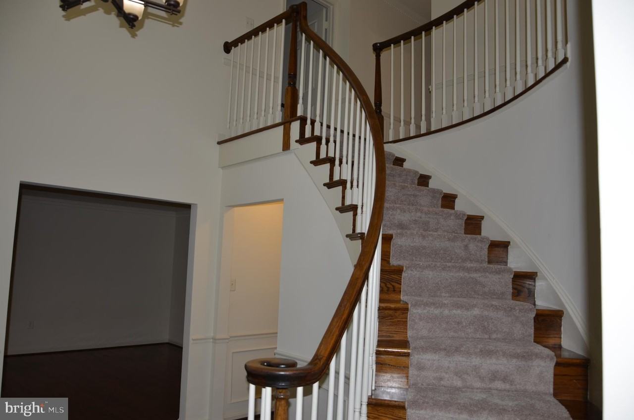 2301 Holly Spring Dr - Photo 7 of 30