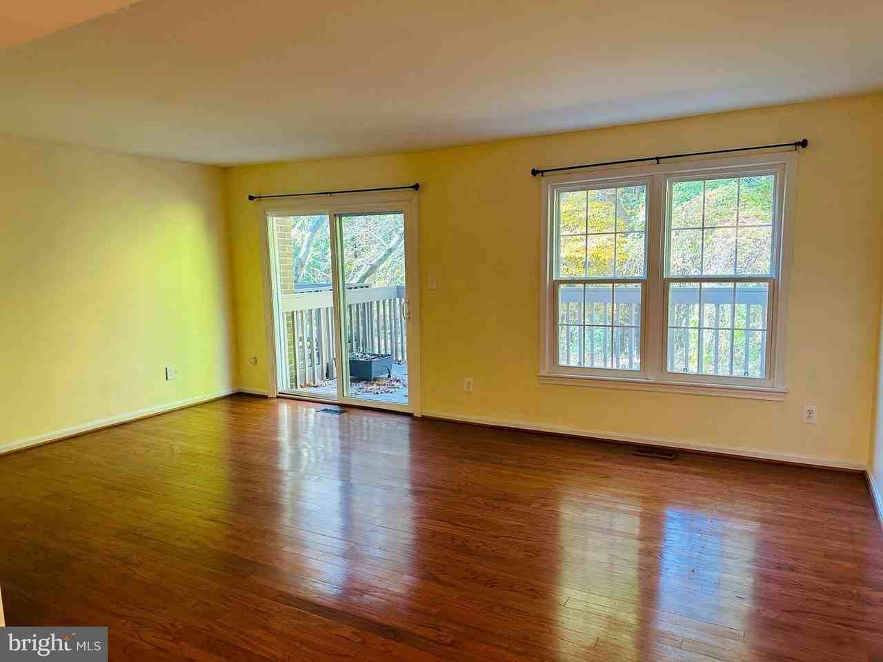 10028 Maple Leaf Dr - Photo 7 of 21