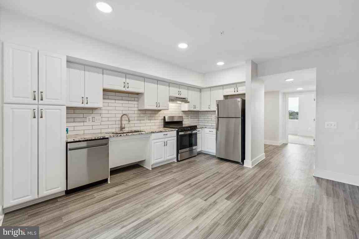 19520 Village Walk Dr Unit 3-101 #3-101 - Photo 2 of 15