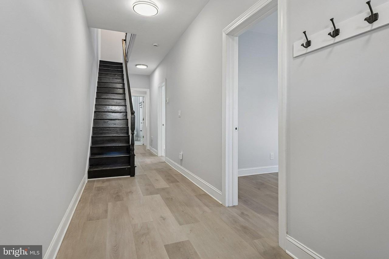 92 Leigh Ave - Photo 5 of 39