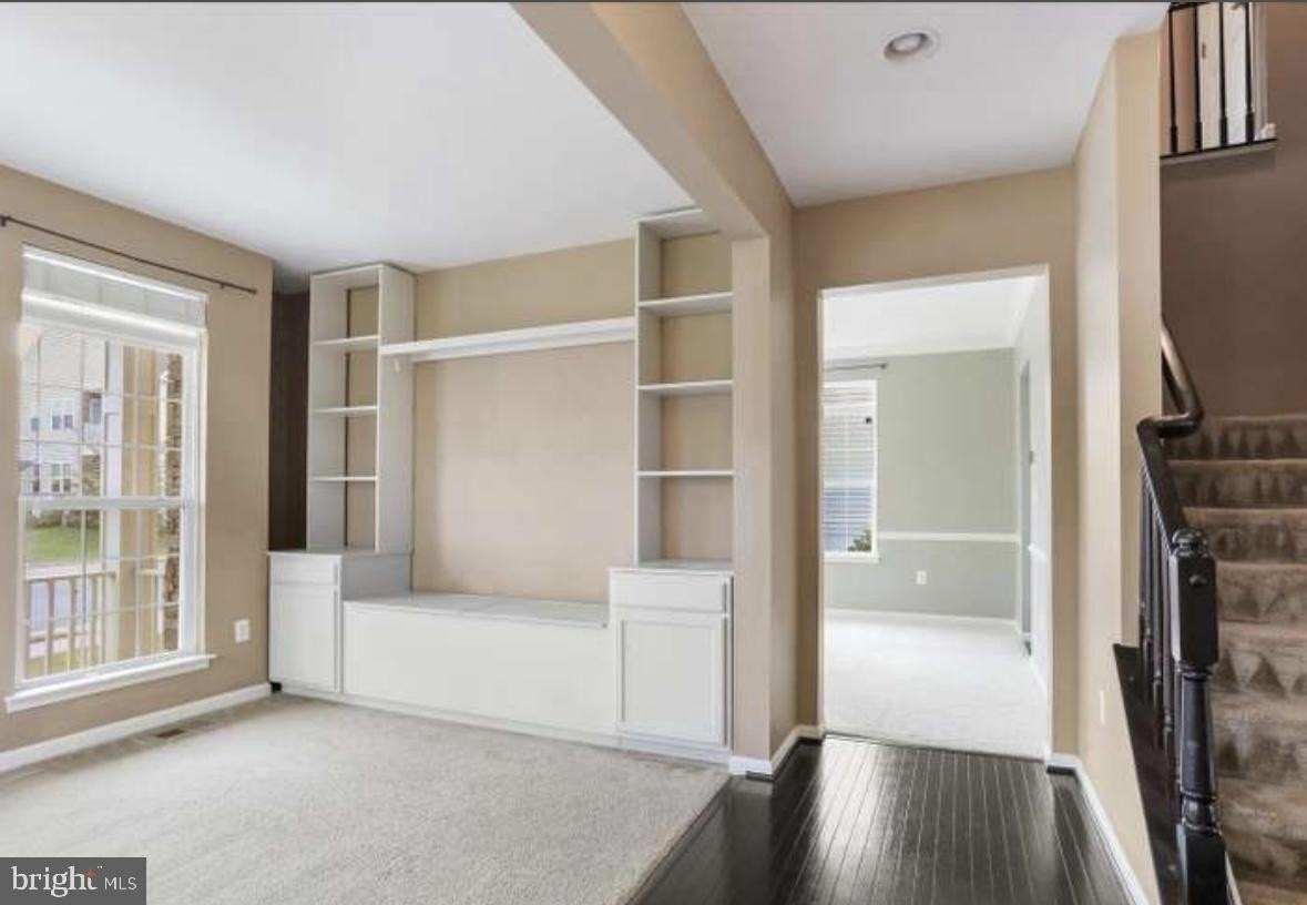 320 Hopkins Dr - Photo 5 of 23