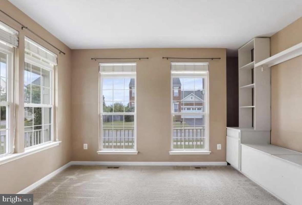 320 Hopkins Dr - Photo 6 of 23