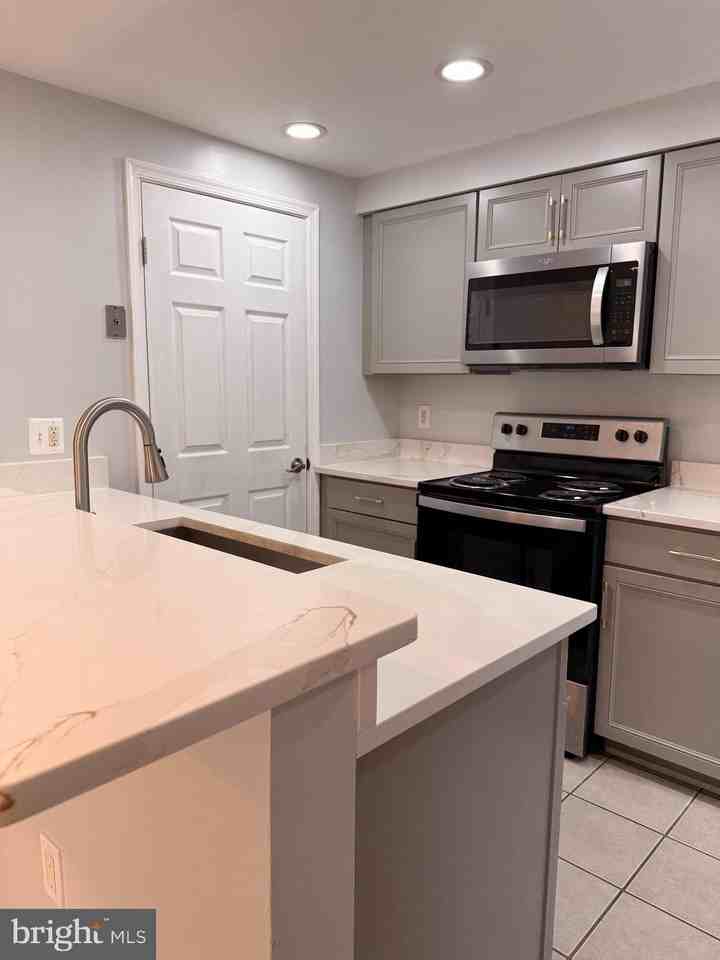 4303 Pembrook Village Dr Unit 15 #15 - Photo 3 of 14