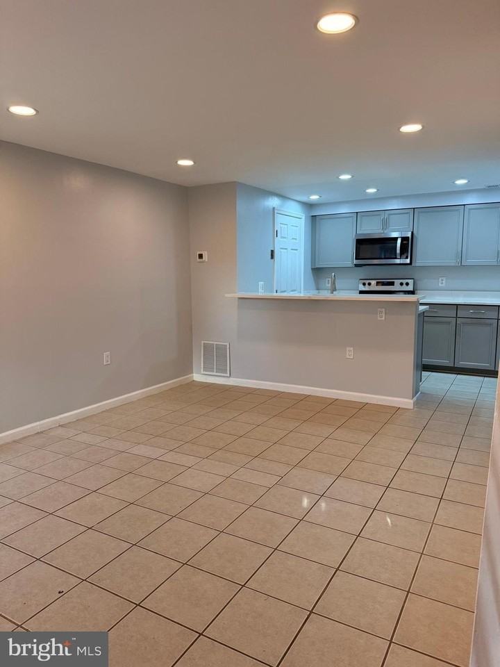 4303 Pembrook Village Dr Unit 15 #15 - Photo 4 of 14